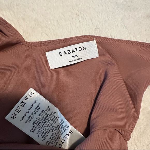 ARITZIA CONTOUR V-NECK TANK - Picture 4 of 5